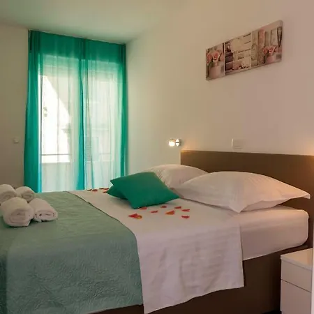 Silvia アパート ザダル