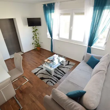 Apartment Silvia *